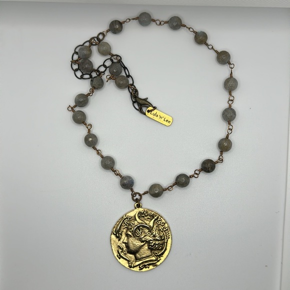 Lula ‘n’ Lee Medallion Beaded Necklace - Picture 5 of 7